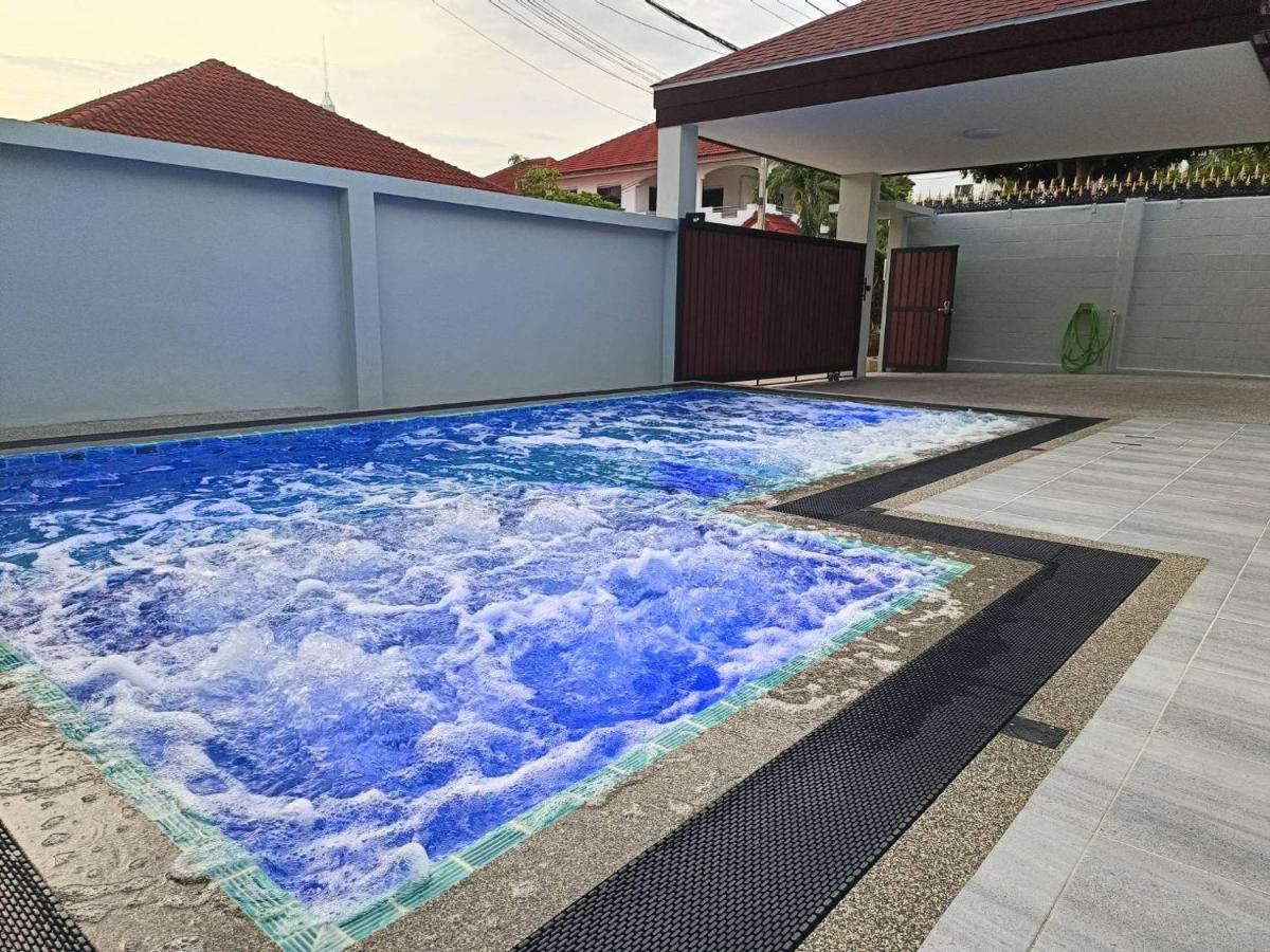 חוף ג'ומטיין Private Pool Villa With Jacuzzi At Royal Park Village - Walk To The Beach - 6 People - Max 3 Males (Adults Only) מראה חיצוני תמונה